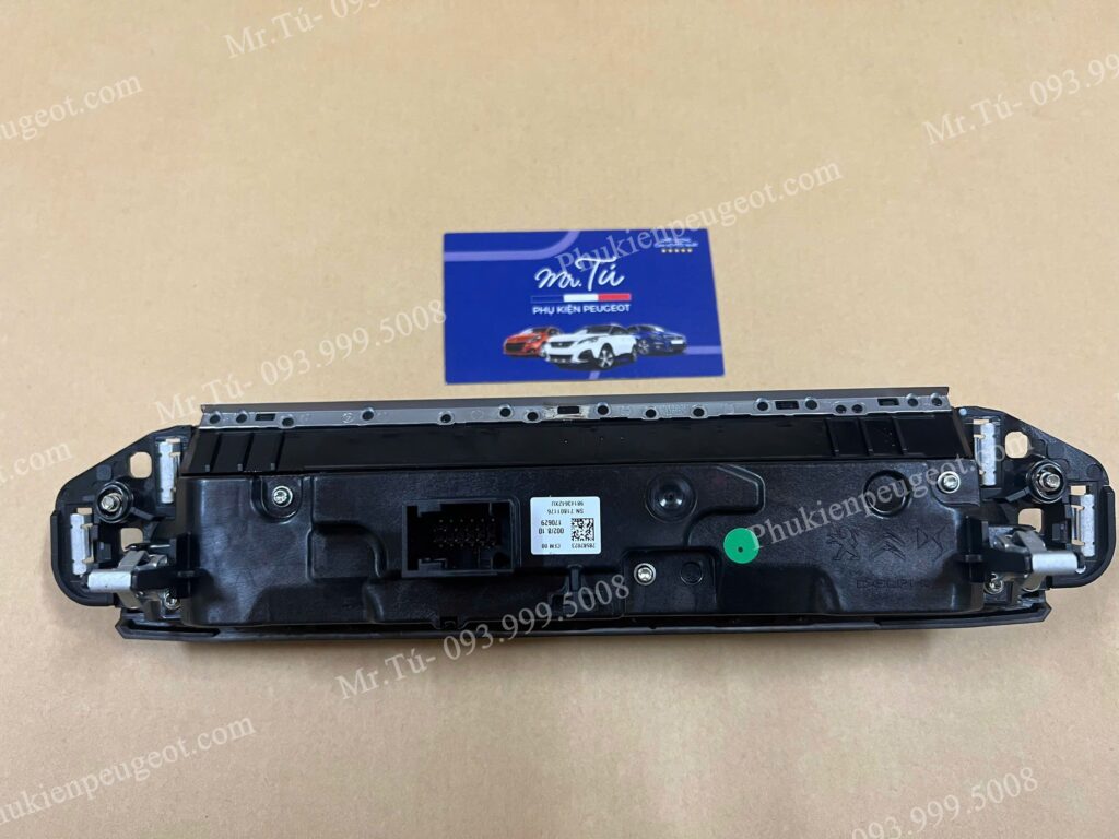 Cụm phím chức năng trung tâm xe Peugeot