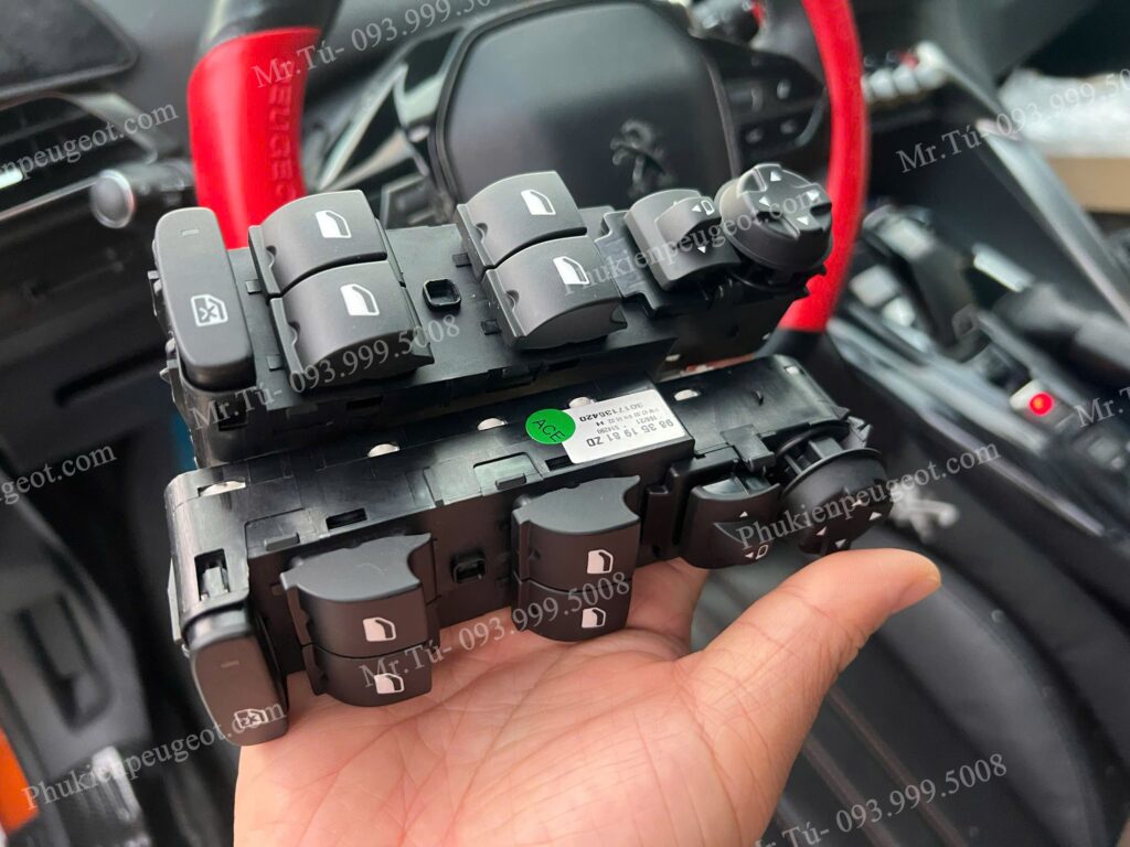 Nút điều khiển cửa xe bên tài xe Peugeot