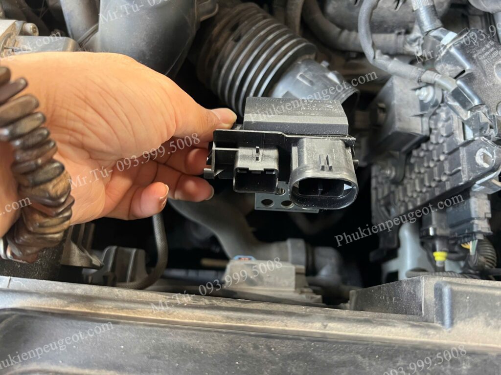 Biến trở quạt gió két nước làm mát xe Peugeot