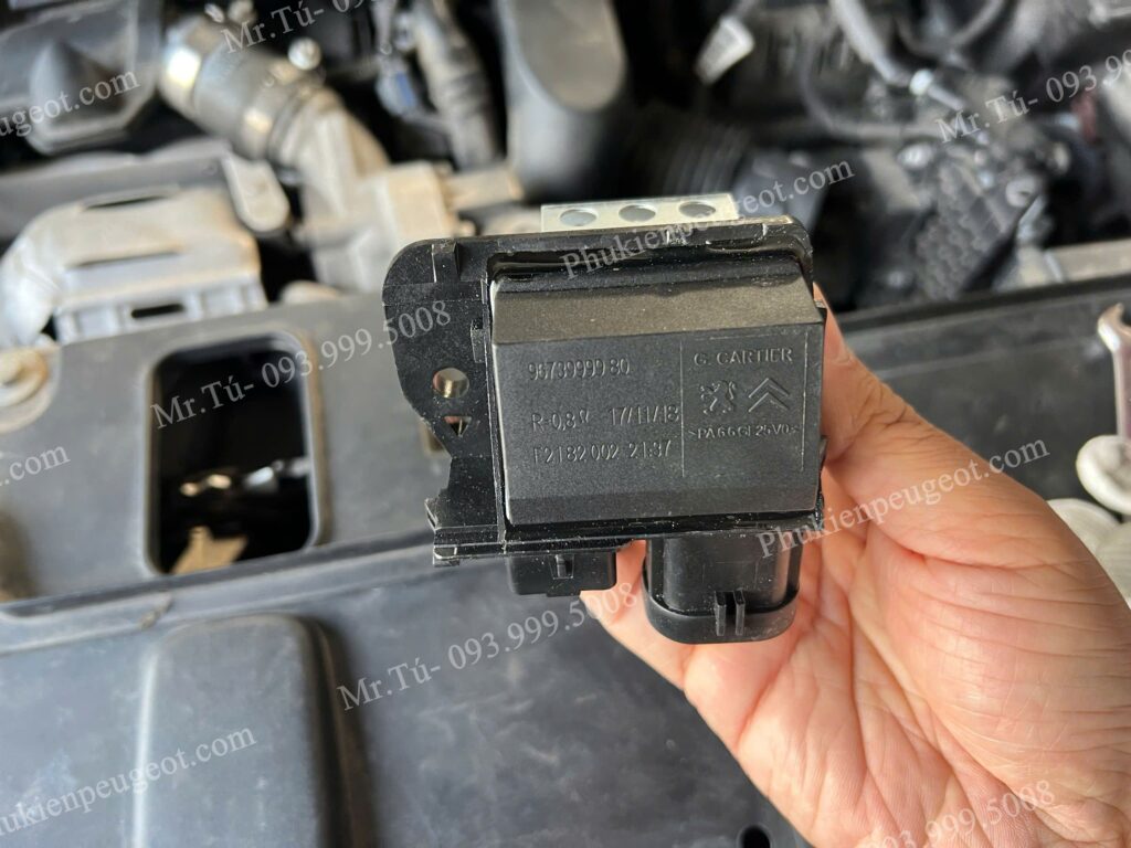 Biến trở quạt gió két nước làm mát xe Peugeot
