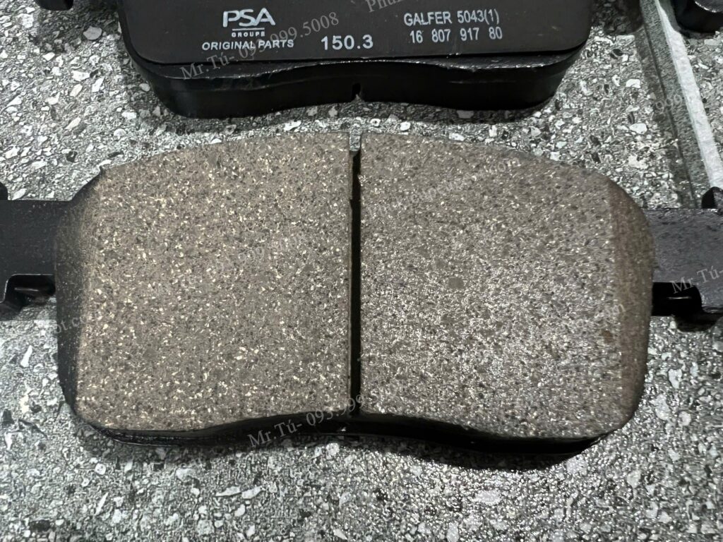 Má phanh trước Peugeot Traveller