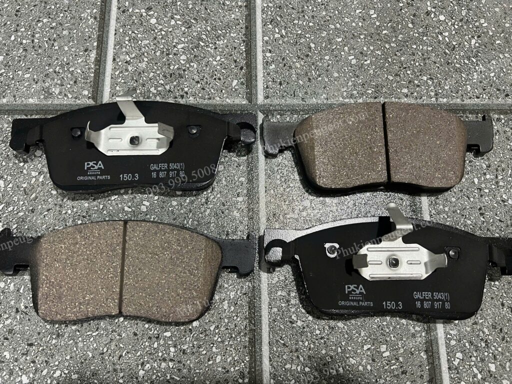 Má phanh trước Peugeot Traveller