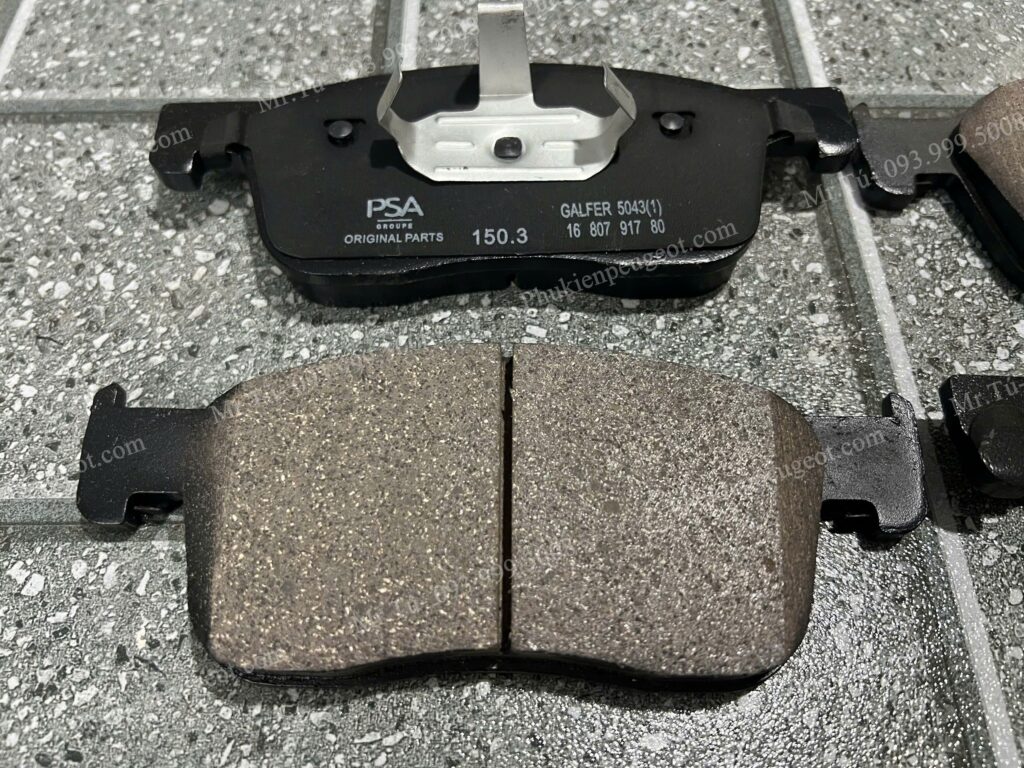 Má phanh trước Peugeot Traveller