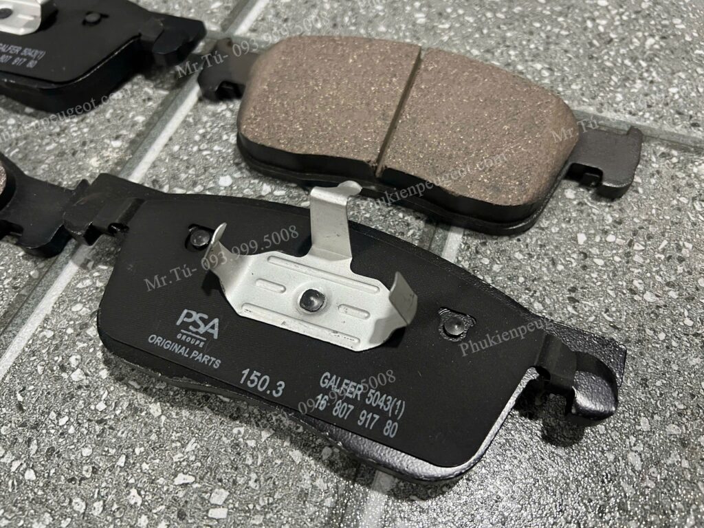 Má phanh trước Peugeot Traveller