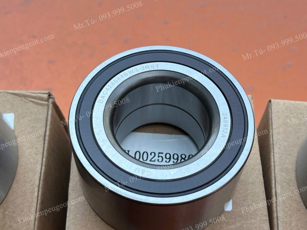 Bi moay-ơ trước xe Peugeot