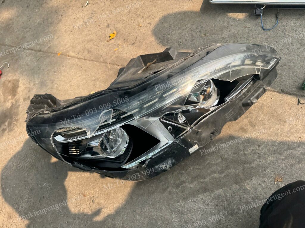 Mặt kính đèn pha xe Peugeot 5008