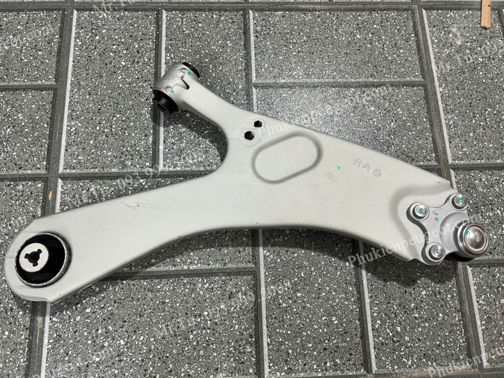 càng A bên phải xe Peugeot 2008