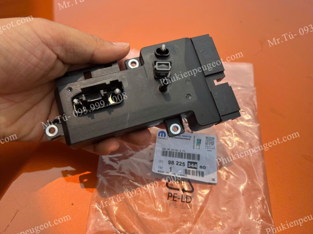 Công tắc chỉnh ghế lái xe Peugeot 2008