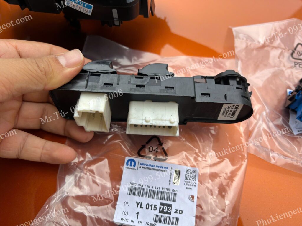 Cụm phím điều khiển gương kính Peugeot 2008