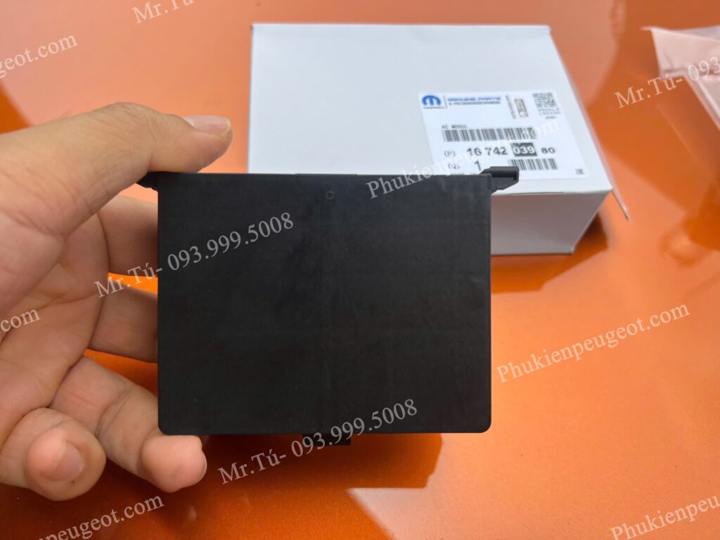 Hộp điều khiển điều hòa xe Peugeot 2008