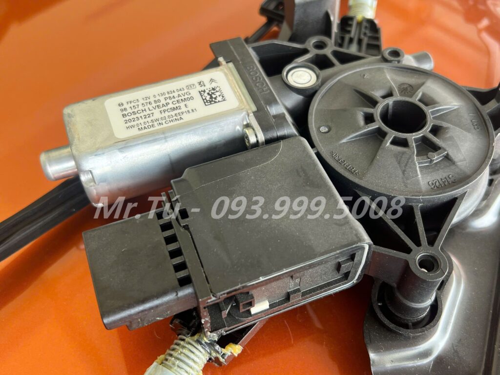 compa lên xuống kính cửa trước xe Peugeot