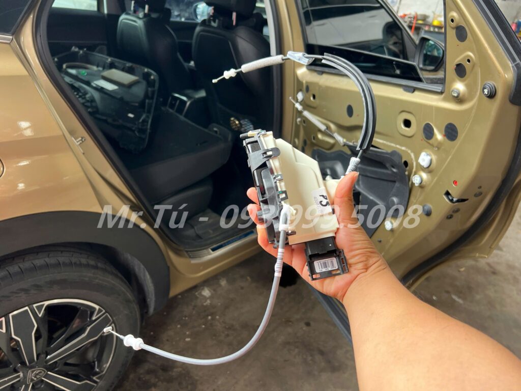 ổ khóa ngậm cửa sau phụ Peugeot 3008
