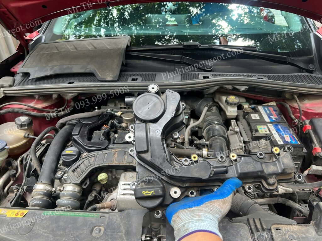 Nắp dàn cò xe Peugeot 2008